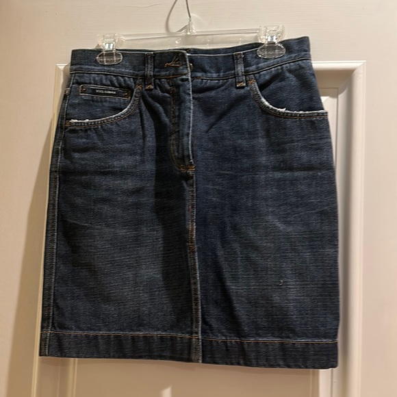 Dolce &Gabbaba denim skirt. Size 40 equals size us 4 - Picture 2 of 7